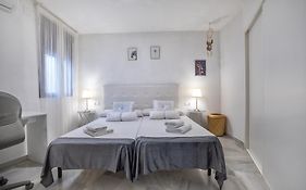 Encanto En La Juderia: Apartamento Con Patio